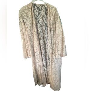 1960s Vintage Cream Lace Robe w Bell Sleeves By Glydons Hollywood Small Petite